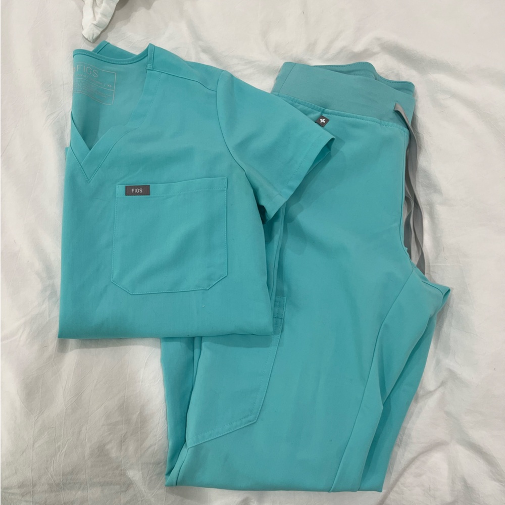 Zamora Joggers + Catarina Top
Only worn a handful of times